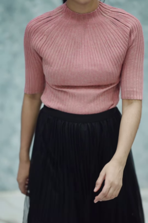 Women’s Pink Ribbed Half-Sleeve Top with Black Pleated Mini Skirt – Chic Contrast Casualwear Ensemble